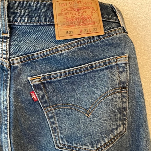 Levi's Denim - Levi’s Woman’s 501 Classic Straight Leg Blue Jeans, Size 31 x 32, EUC